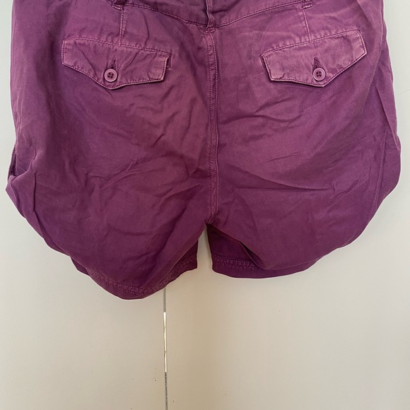 Distressed Purple shorts. Adjustable side button - Picture 2 of 2